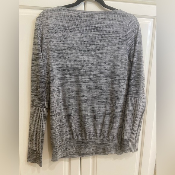 Nike relaxed yoga top, size large. Black, white, and grey - Picture 2 of 4
